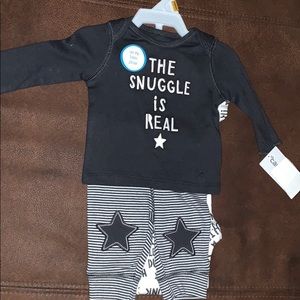3-piece Carter’s outfit.